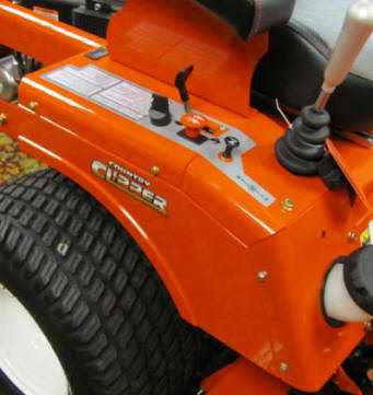 2013 Country Clipper mowers showing curved fenders